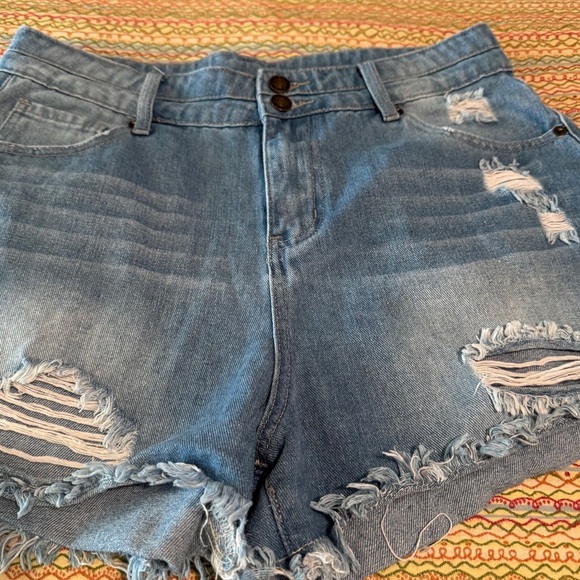 Light Blue Distressed Jean Shorts with Frayed Hem LC 786270 Size Large - Picture 2 of 10
